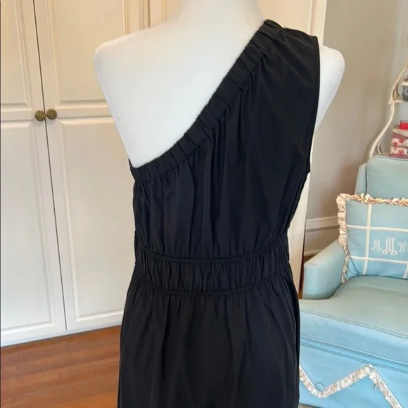 Elegant Black One-Shoulder Dress - Picture 5 of 8